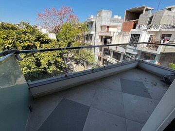 Balcony in 1 BHK Builder Floor at Ansal Sushant Apartments, Sushant Lok I – for Rent