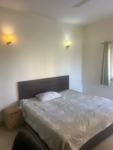 Bedroom in 6+ BHK Apartment at Prithvi Apartment-52, Sector 52 – for Rent