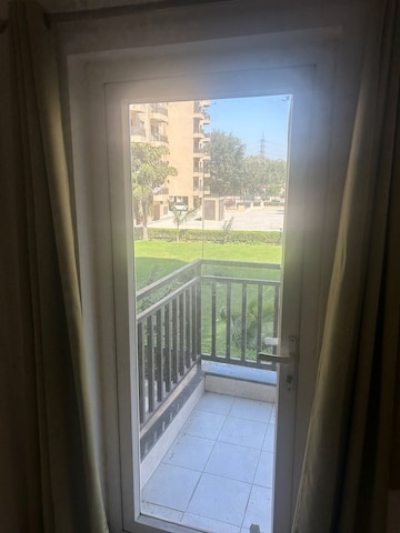 Balcony in 6+ BHK Apartment at Prithvi Apartment-52, Sector 52 – for Rent