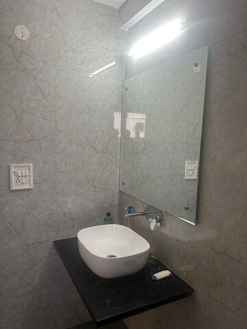 Bathroom in 6+ BHK Apartment at Prithvi Apartment-52, Sector 52 – for Rent