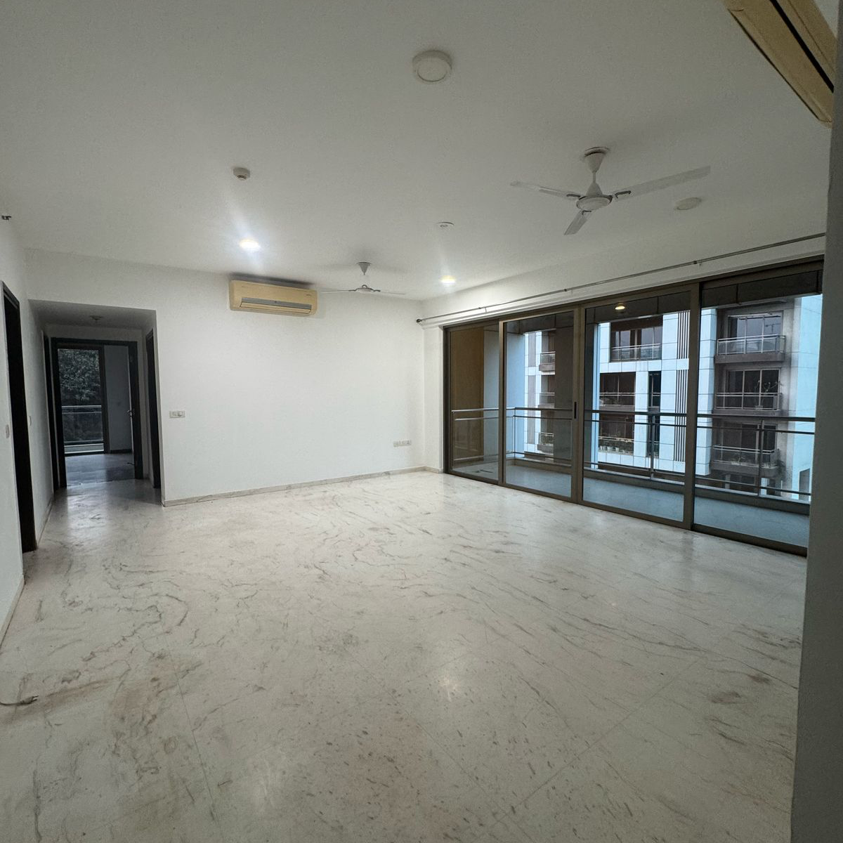 3.5 BHK + Servant Room Apartment For Sale in Tata Primanti-Tower Residences