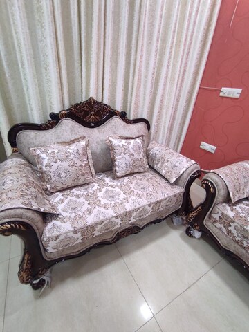 Living Room in 2 BHK Builder Floor at Ansal Sushant Apartments, Sushant Lok I – for Rent