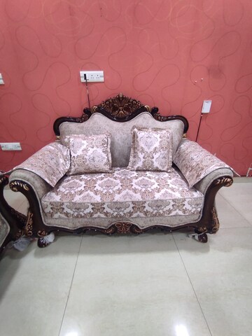Living Room in 2 BHK Builder Floor at Ansal Sushant Apartments, Sushant Lok I – for Rent