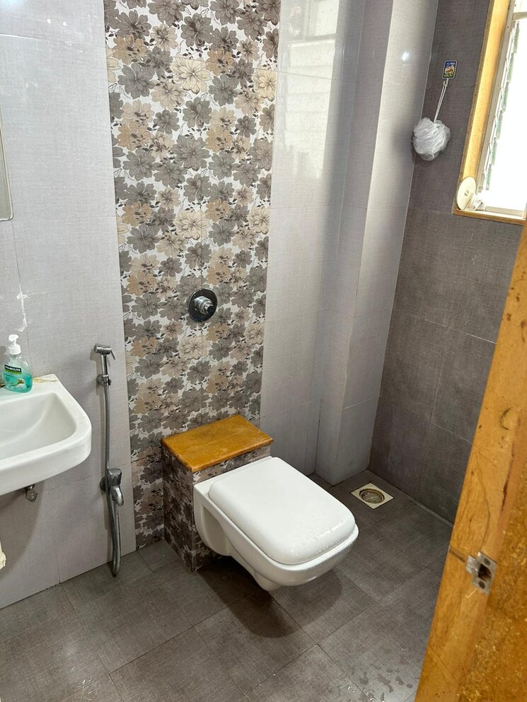 Bathroom, suvarna-apartment 2 Bedroom 1000 Sq.Ft. Apartment In Kothrud Pune 8304068