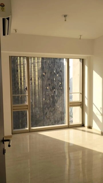 Room in 4 BHK Apartment at Lodha The Park, Worli – for Rent
