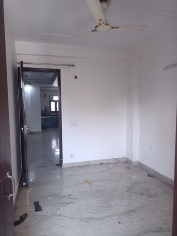 Room in 3 BHK Apartment at Vasant Kunj – for Rent