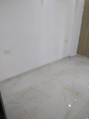 Room in 3 BHK Apartment at Vasant Kunj – for Rent