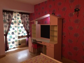 Bedroom in 4 BHK Apartment at DLF Windsor Court, Dlf Phase iv – for Rent