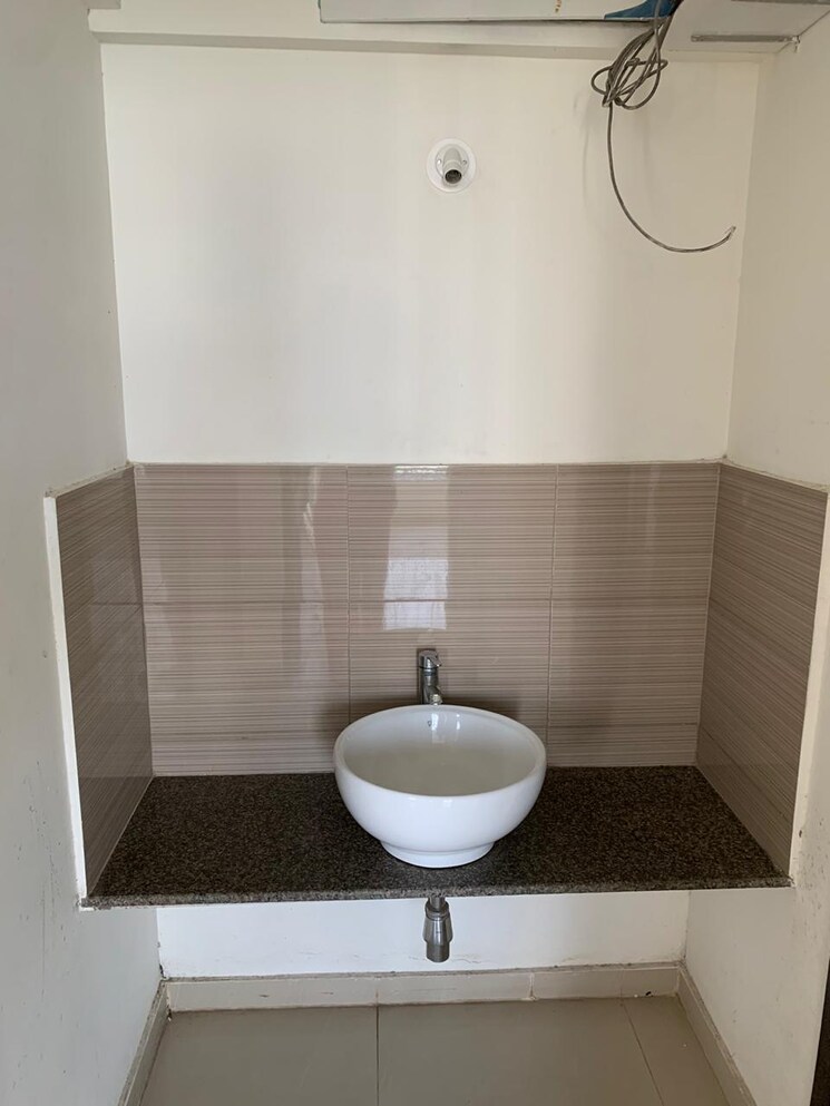 Bathroom, godrej-skyline 4 Bedroom 2500 Sq.Ft. Apartment In Koregaon Park Pune 8304144