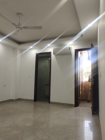 Furnished Amenities in 3 BHK Builder Floor at Kalkaji – for Sale