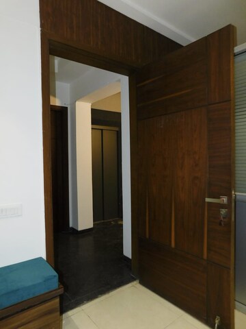 Room in 3 BHK Apartment at Priyadarshini Vihar – for Rent