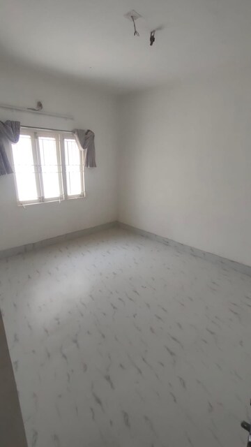 Room in 4 BHK Villa at Thaltej – for Rent