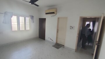 Room in 4 BHK Villa at Thaltej – for Rent