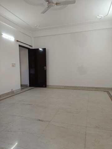 Room in 4 BHK Builder Floor at Uppal Southend, Sector 49 – for Sale