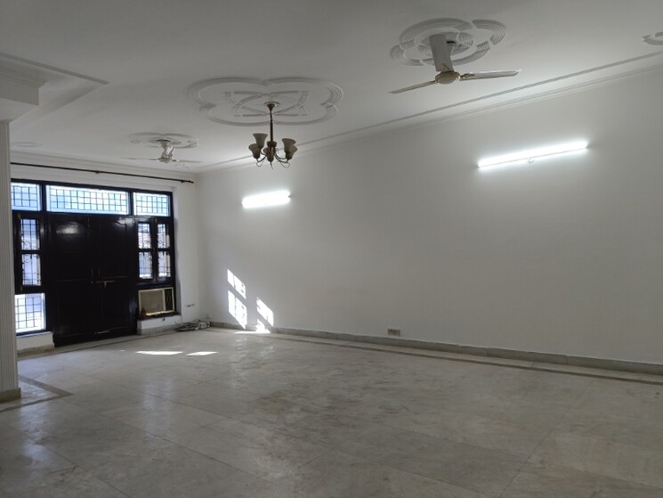 Room, uppal-southend 4 Bedroom 1900 Sq.Ft. Builder Floor In Sector 49 Gurgaon 8304461