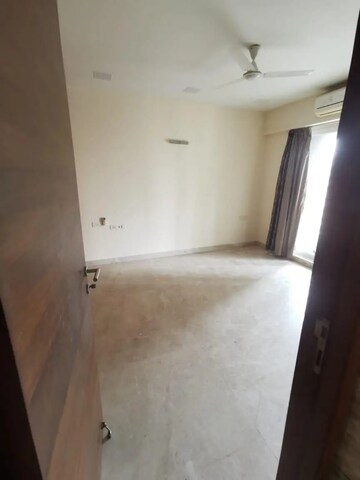 Room in 3 BHK Apartment at Sumer Trinity Towers, Prabhadevi – for Rent