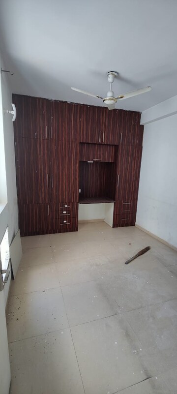 Room in 3 BHK Builder Floor at Vatika India Next Iris Floors, Sector 82 – for Rent