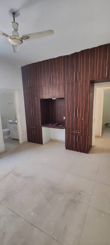 Room in 3 BHK Builder Floor at Vatika India Next Iris Floors, Sector 82 – for Rent