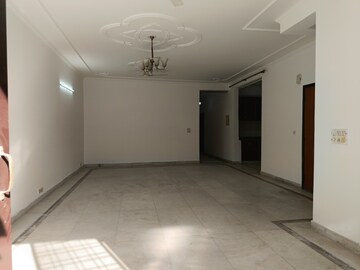 Room in 4 BHK Builder Floor at Uppal Southend, Sector 49 – for Sale
