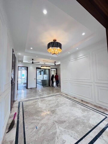 Building Lobby in 4 BHK Builder Floor at SS Southend Floors, South City 2 – for Sale