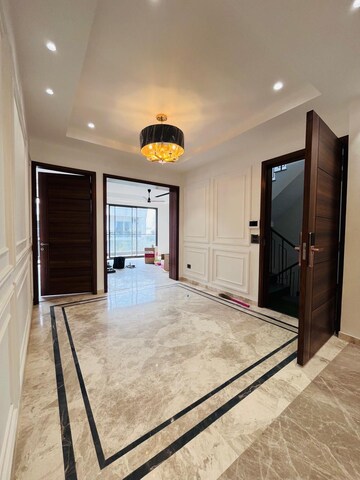 Room in 4 BHK Builder Floor at SS Southend Floors, South City 2 – for Sale