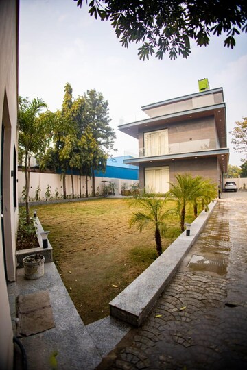 5 BHK Villa – Exterior View View at Gadaipur - for Sale