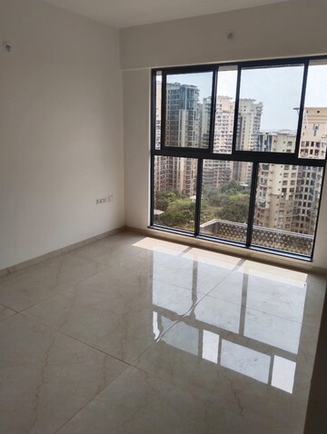 Room in 3 BHK Apartment at Sheth Vasant Oasis, Andheri East – for Rent