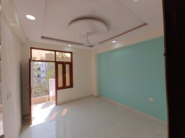 Room in 2 BHK Builder Floor at Sector 73 – for Sale