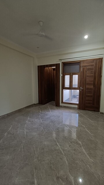 Room in 3 BHK Builder Floor at AEZ Aloha, Sector 57 – for Rent