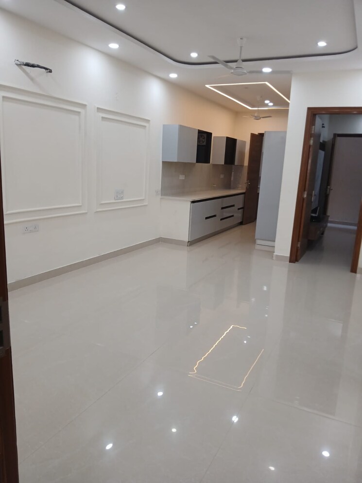Room, patiala road 4 Bedroom 1200 Sq.Ft. Independent House In Patiala Road Zirakpur 8304617