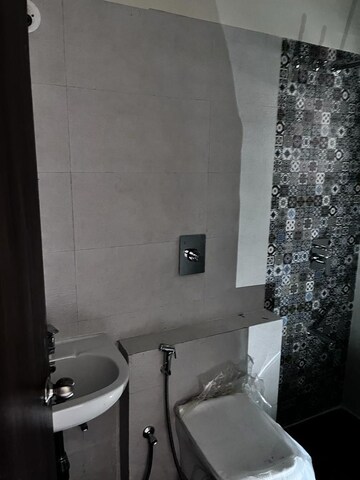 Attached Bathroom in 2.5 BHK Apartment at Andheri East – for Rent