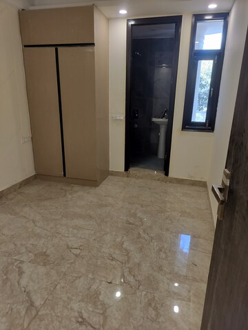 Room in 2 BHK Builder Floor at Sultanpur – for Rent