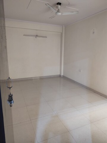 Room in 3 BHK Builder Floor at Ansal API Esencia, Sector 67 – for Rent