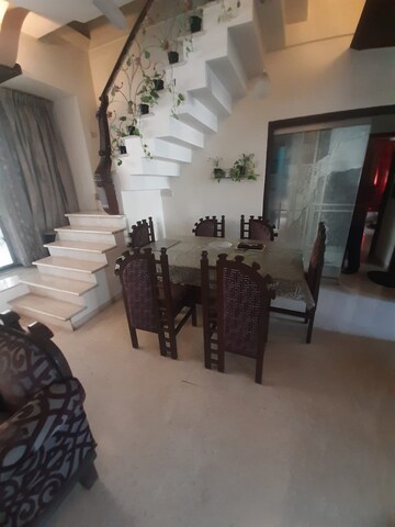 Team Area in 3 BHK Apartment at Khar West – for Rent