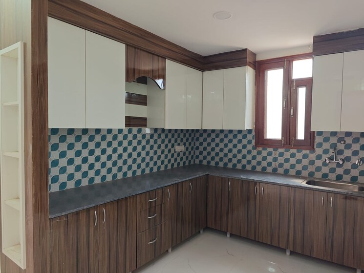 Kitchen, sector 73 2 Bedroom 1000 Sq.Ft. Builder Floor In Sector 73 Noida 8304809
