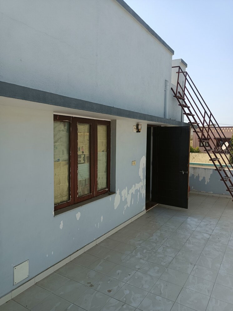 Room, sector 2 Studio 90 Sq.Yd. Independent House In Sector 2 Gandhinagar 8304841