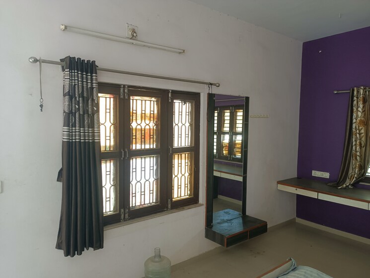Room, sector 2 Studio 90 Sq.Yd. Independent House In Sector 2 Gandhinagar 8304841
