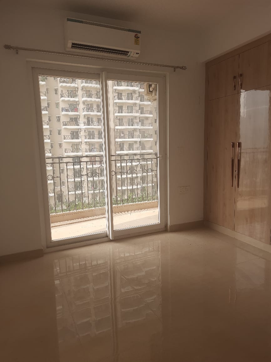 2 BHK + Pooja Room Apartment For Sale in Amrapali Golf Homes
