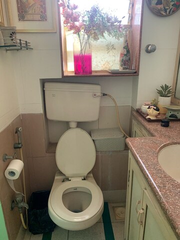 Team Area in 4 BHK Apartment at Juhu – for Rent