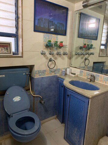Team Area in 4 BHK Apartment at Juhu – for Rent
