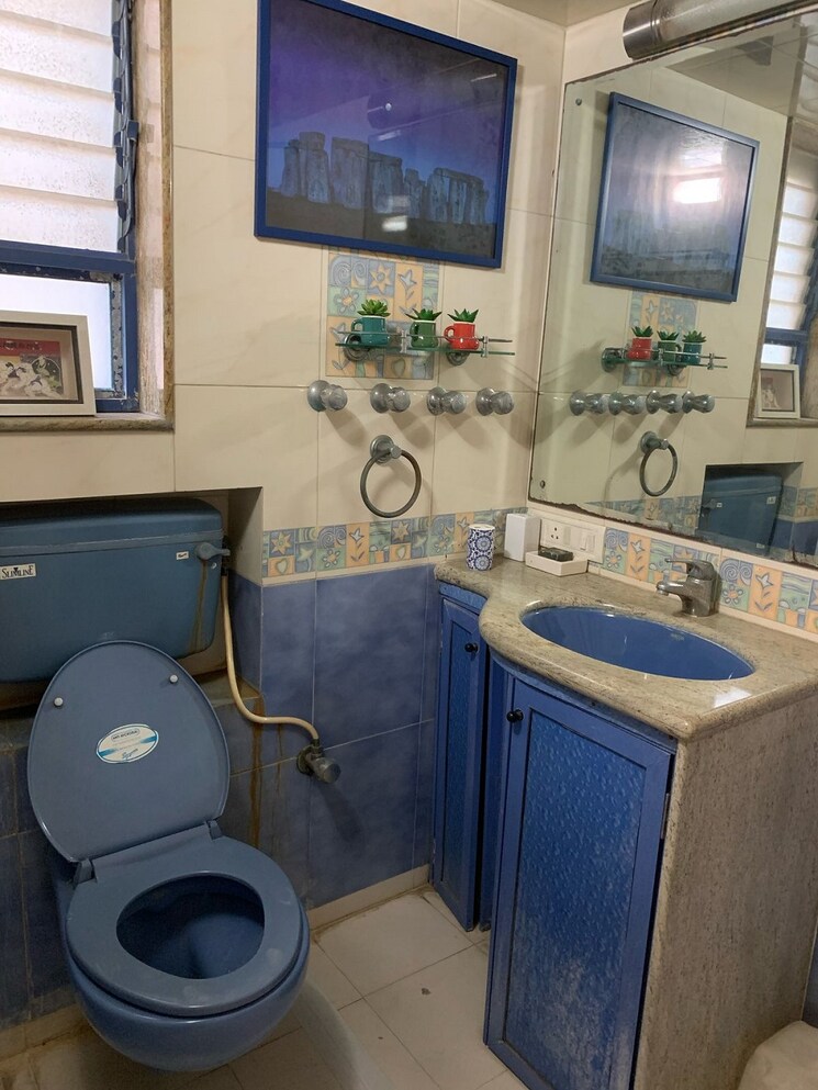 Team Area, juhu 4 Bedroom 1400 Sq.Ft. Apartment In Juhu Mumbai 8304828