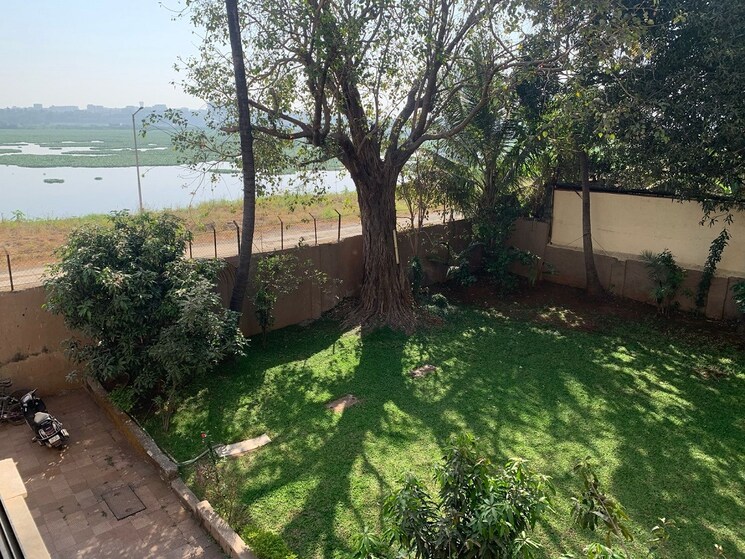 Garden, juhu 4 Bedroom 1400 Sq.Ft. Apartment In Juhu Mumbai 8304828