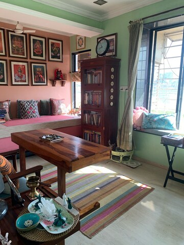 Bedroom in 4 BHK Apartment at Juhu – for Rent