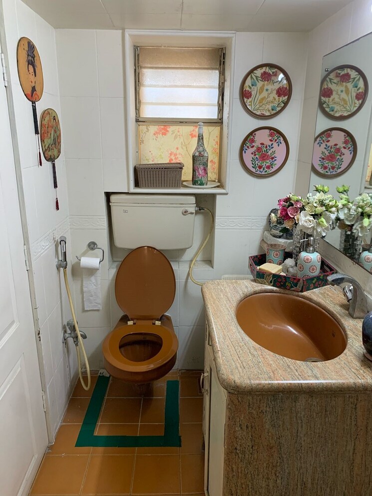 Bathroom, juhu 4 Bedroom 1400 Sq.Ft. Apartment In Juhu Mumbai 8304828