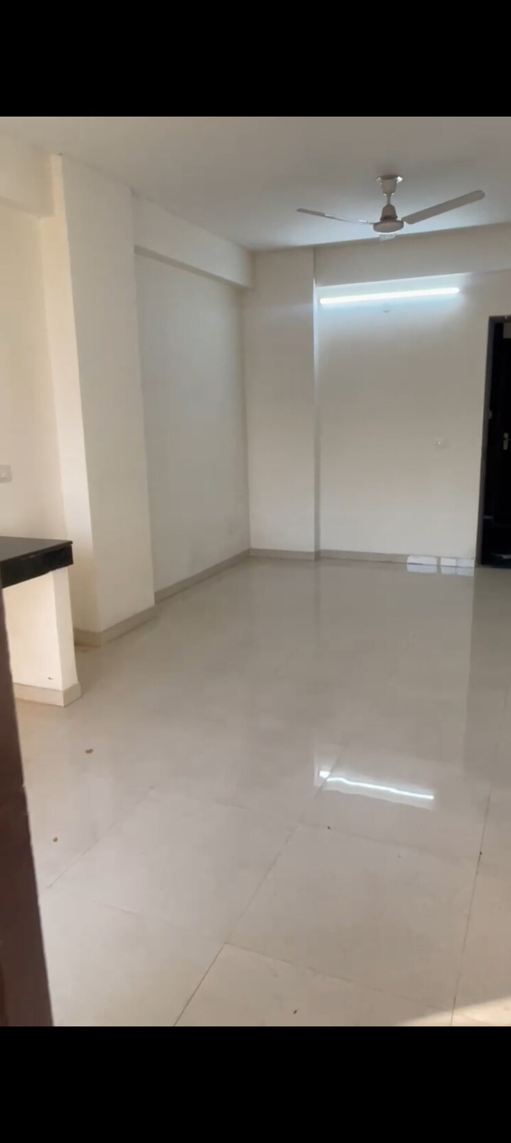 Room, signature-global-grand-iva 1 Bedroom 360 Sq.Ft. Apartment In Sector 103 Gurgaon 8304852