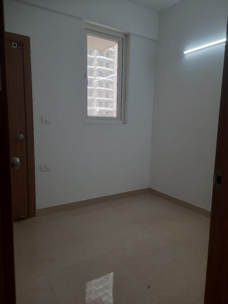 Room, amrapali-golf-homes 2.5 Bedroom 945 Sq.Ft. Apartment In Sector 4 Greater Noida Greater Noida 8304850