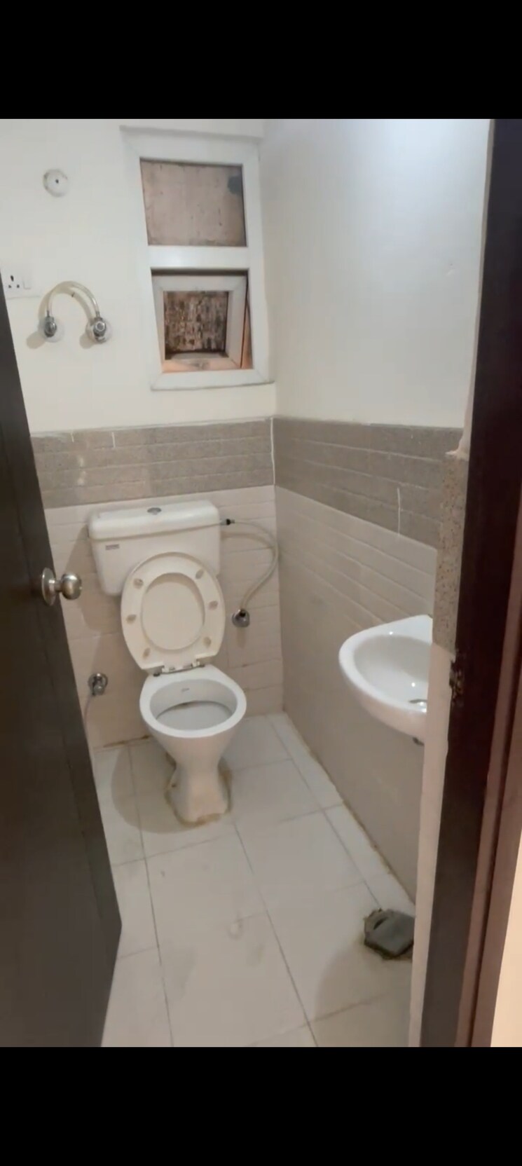 Bathroom, signature-global-grand-iva 1 Bedroom 360 Sq.Ft. Apartment In Sector 103 Gurgaon 8304852