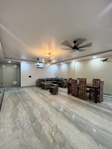 Living Room in 4 BHK Builder Floor at Sector 42 – for Rent