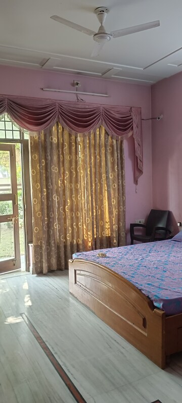 Bedroom in 1 RK Independent House at Sector 14 – for Rent