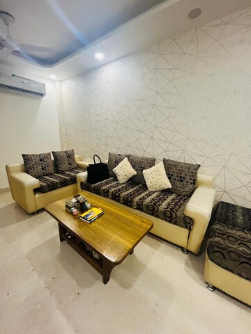 Living Room in 2.5 BHK Builder Floor at Paschim Vihar – for Rent